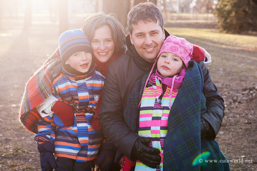 Séance famille extérieur dans un parc Montréal