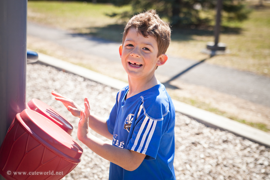 seance-lifestyle-famille-parc-jeux